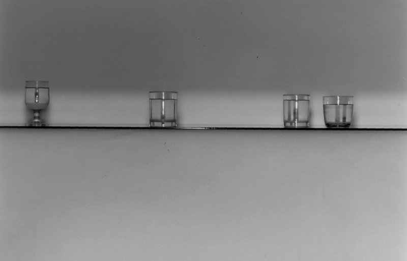 Carlo Benvenuto, 4 Bicchieri Su Piano Cristallo, 2001, C-print, 91x137 Cm