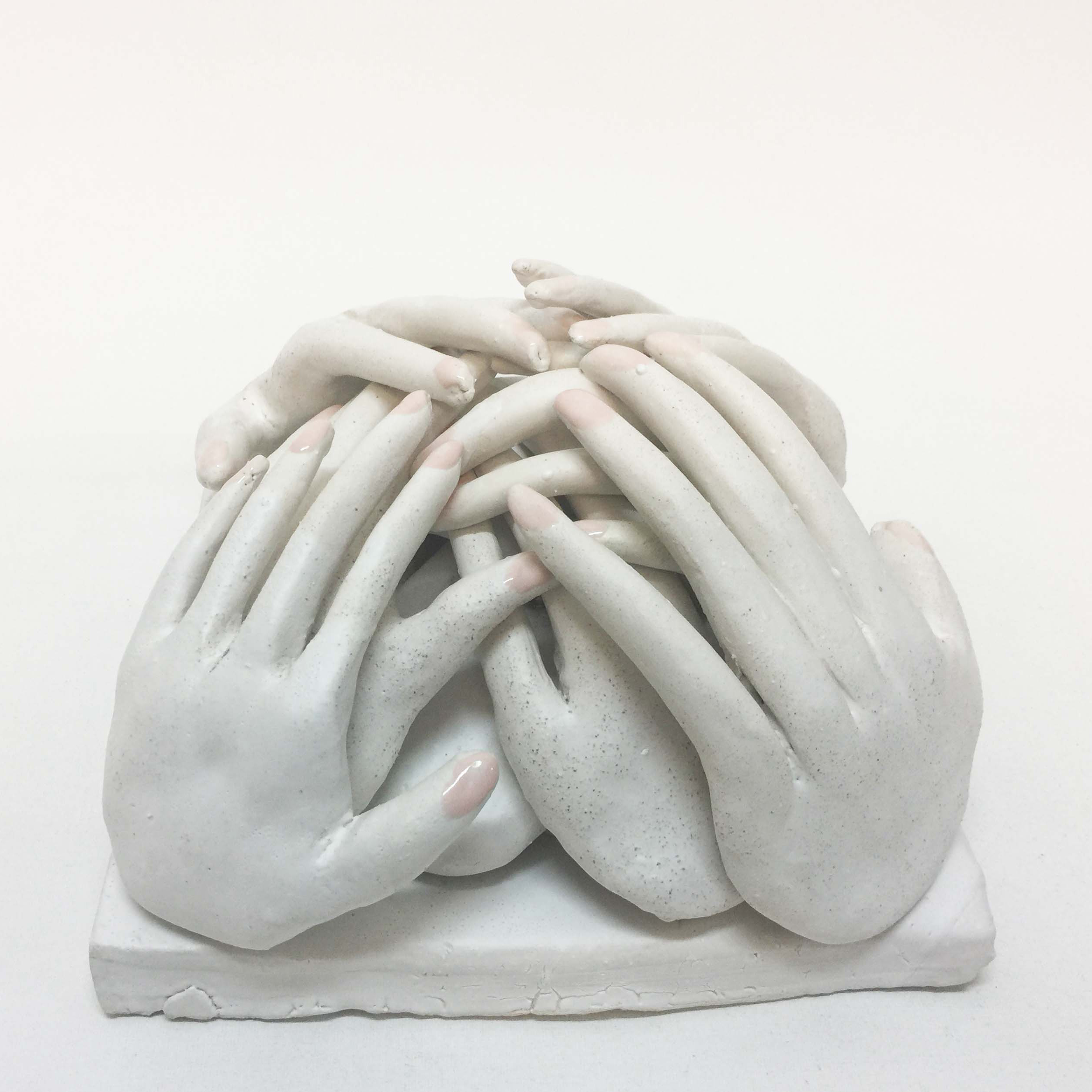Lusesita, Manos a la obra, 2018, ceramic and enamel, 12x21x21 cm