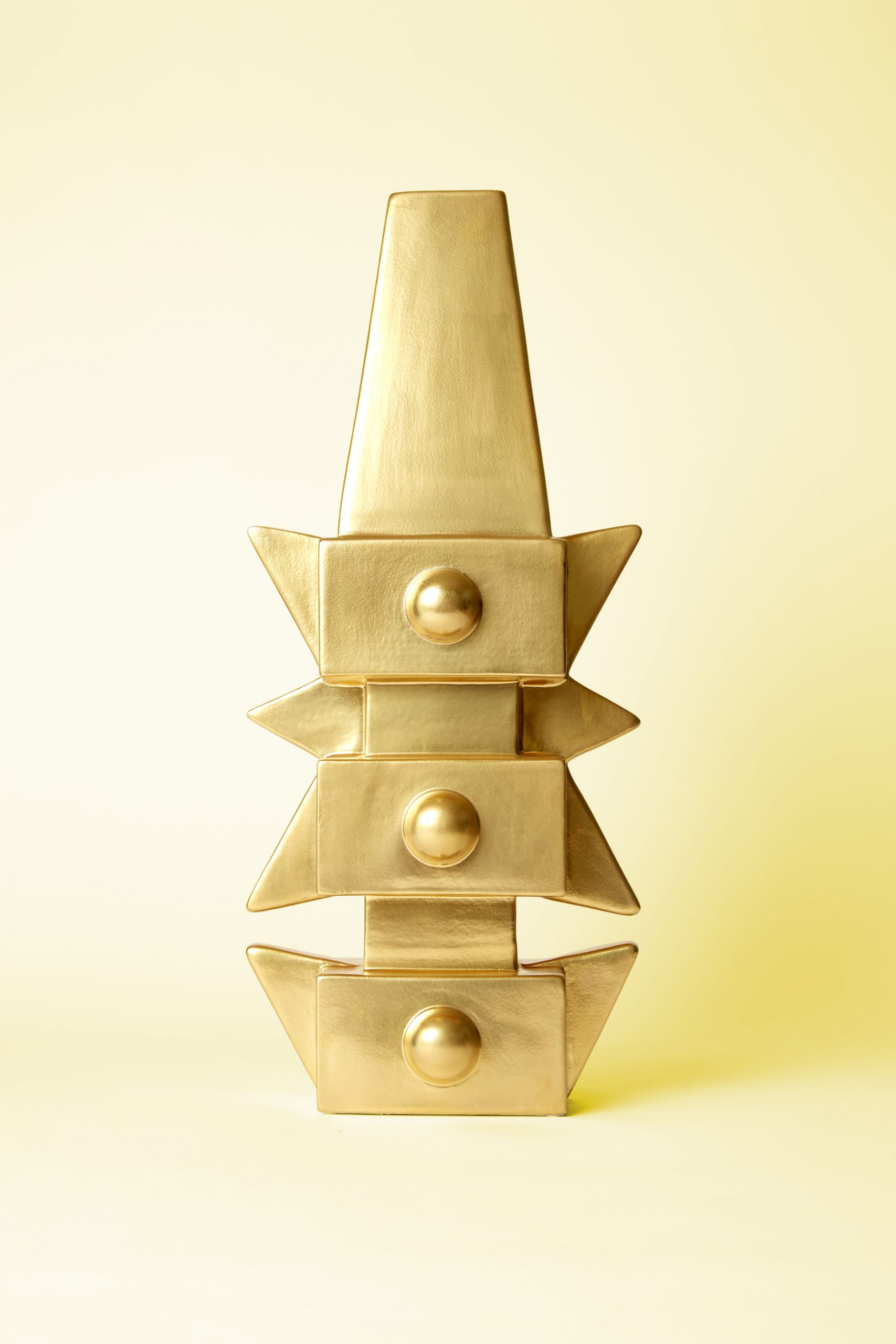 Alessandro Mendini, Camino, 2013-2020, ceramica decorata in oro puro a 24 carati, cm 16 x16 xH60, Edizione di 9, Alessandro Mendini. Cose