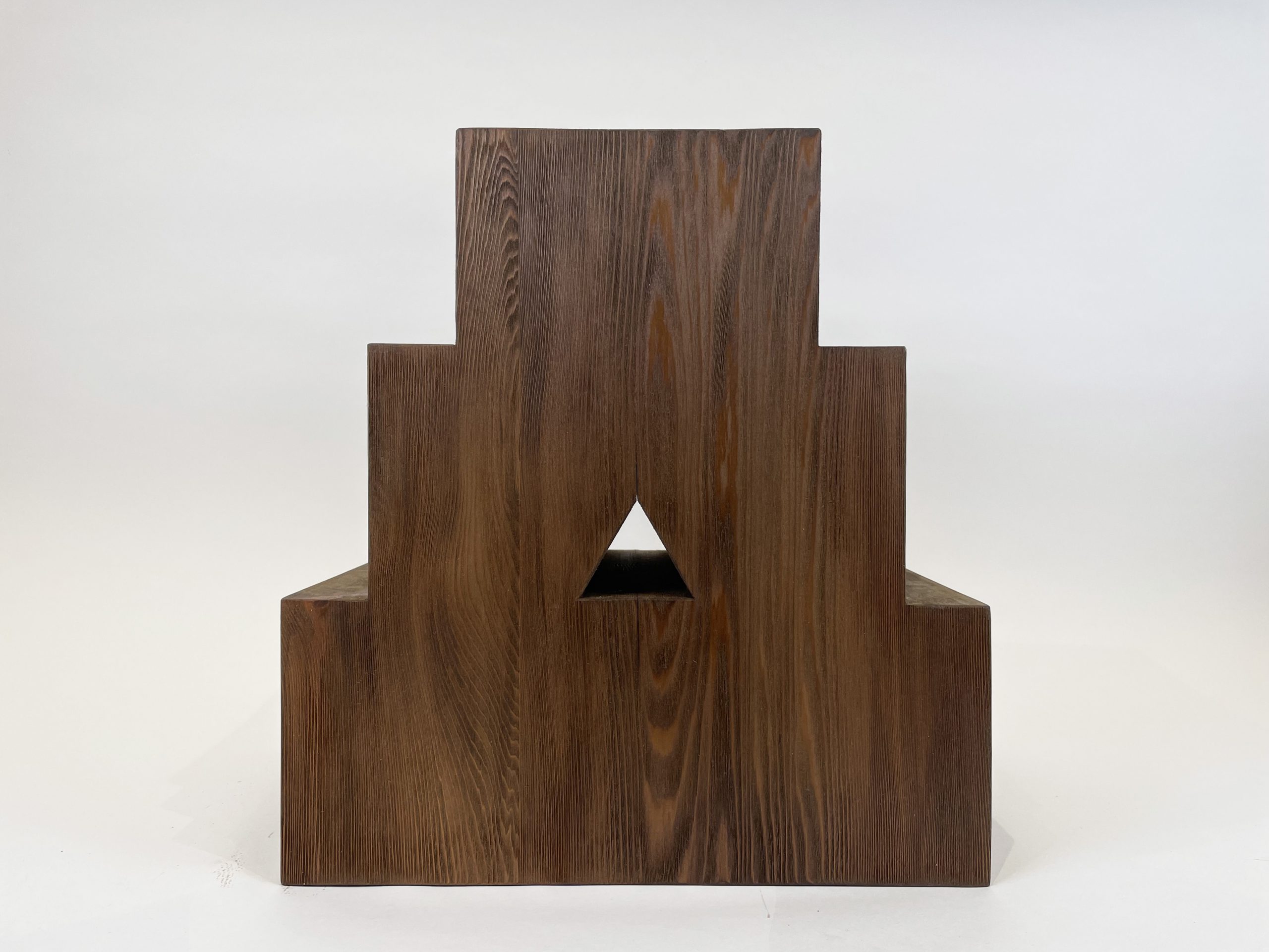 Andy Cruz di House Industries, A, 2022, legno di cedro, 42x26x40 cm